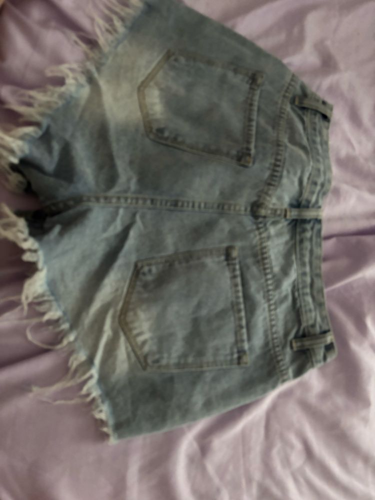 Pantaloni scurti