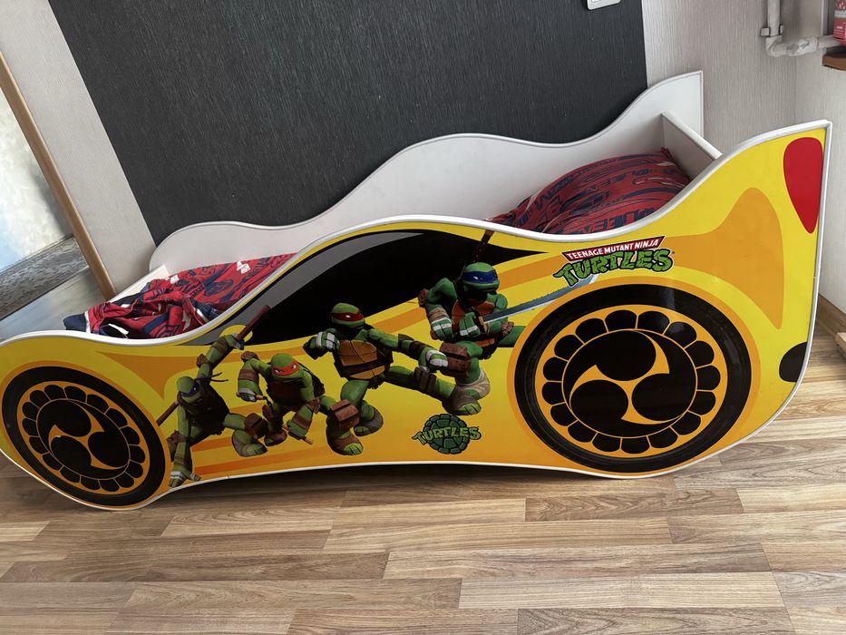 Детская кровать-машинка с подстветкой