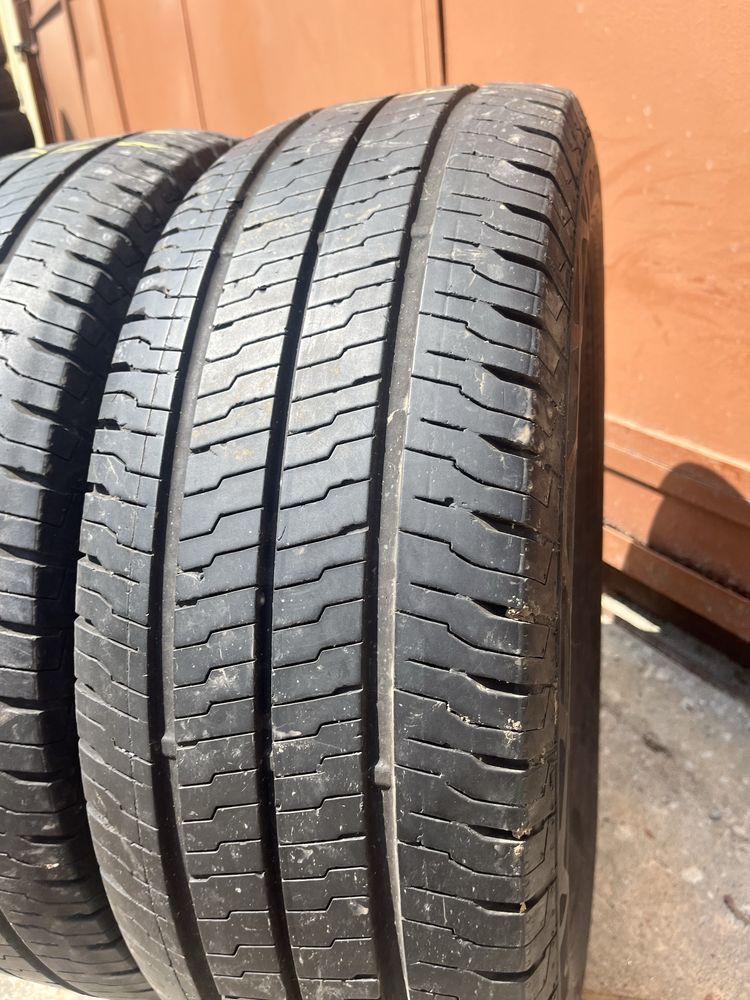 2 бр. летни гуми за бус 235/65/16C Continental DOT 4920/2119 6-6,5 mm