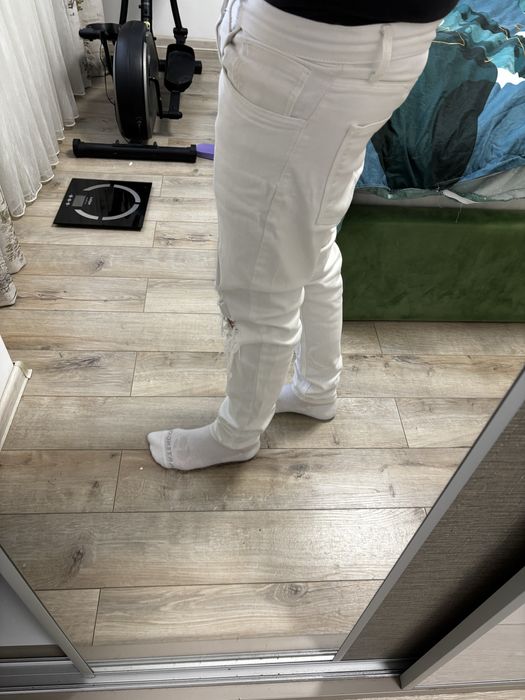 Blugi zara albi marimea 40