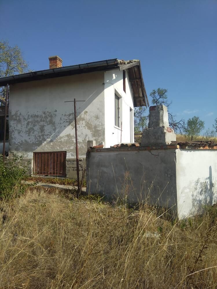 Самостоятелна къща в м.Каптажа, с. Изворище.