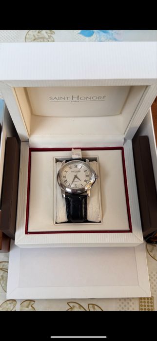 Часы Saint Honore