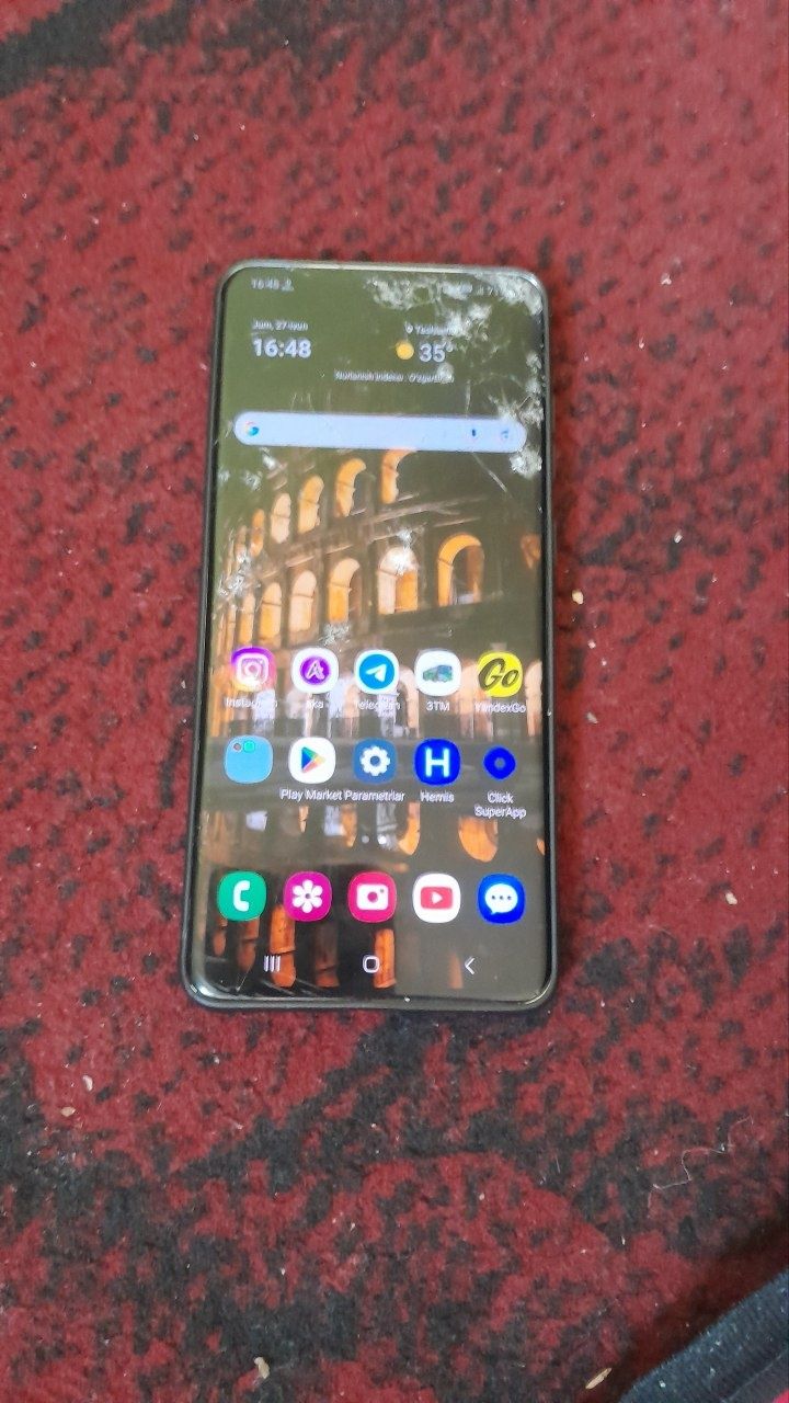 Samsung s 20 plus sotiladi hamma joyi ishlidi faqat oynasi singan