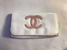 Gentuta cosmetice Chanel Precision