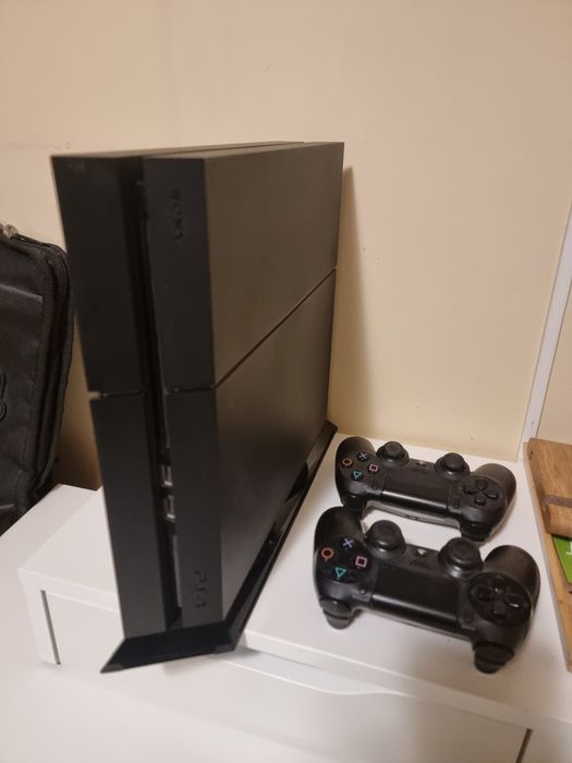 PS 4 cu hdd 1 T, 2 controllere+ VR complet cu adaptor pt PS5