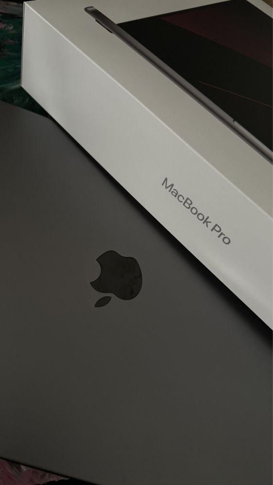 Laptop Macbook Pro, 16 inch, M1 pro, 512gb