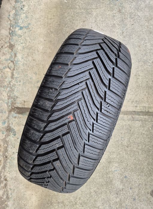 O bucată 205/50 R17 M+S iarnă - una Michelin Semperit