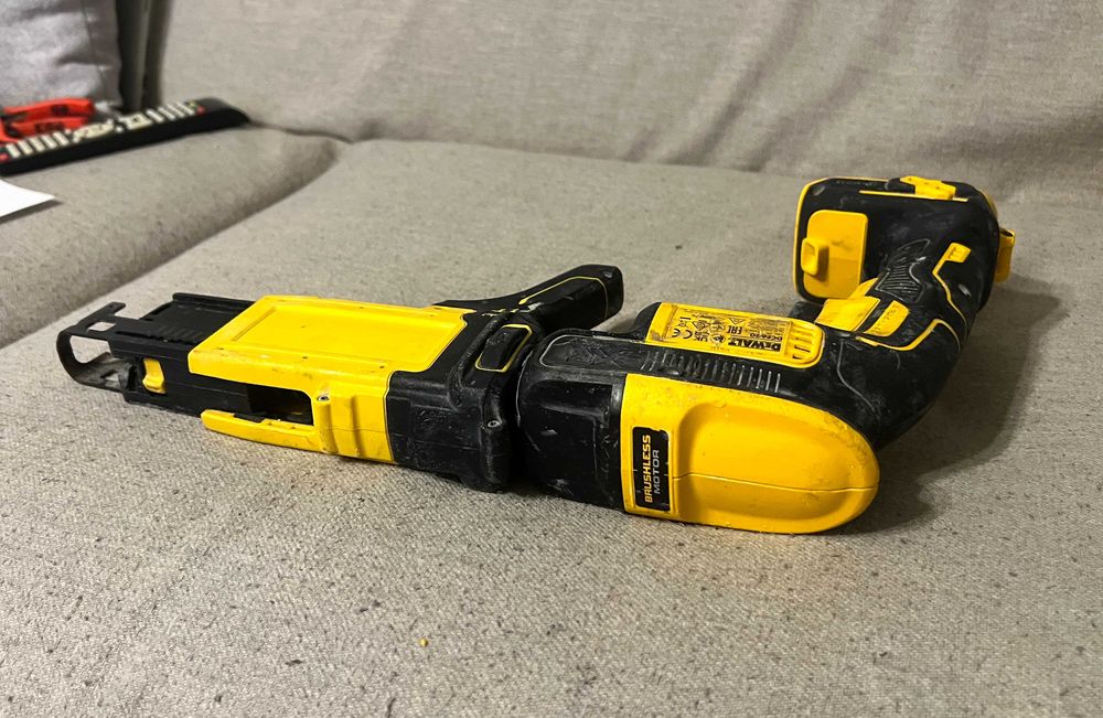 Surubelnita DeWalt DCF620 XR 18V cu magazie DCF6202, functionala