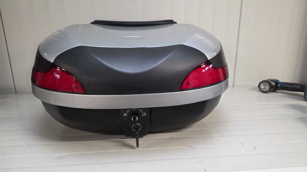 placa suport + topcase Ducati , folosit portbagaj cutie