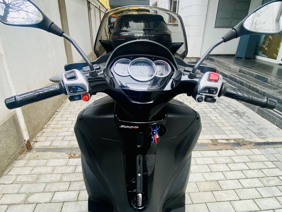 Vand Piaggio Mp3 300 Yourban se conduce cu  permis B