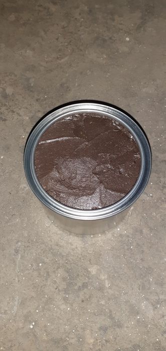 Кафява боя за обувки вакса