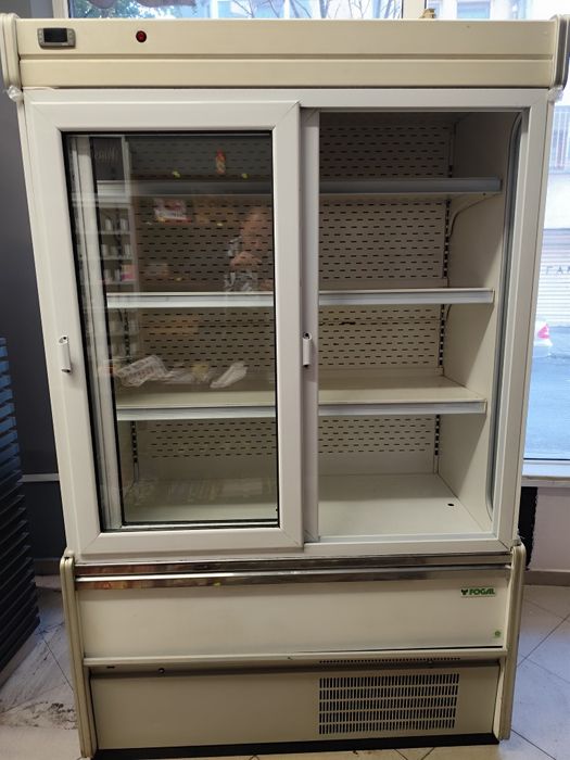 Хладилна витрина