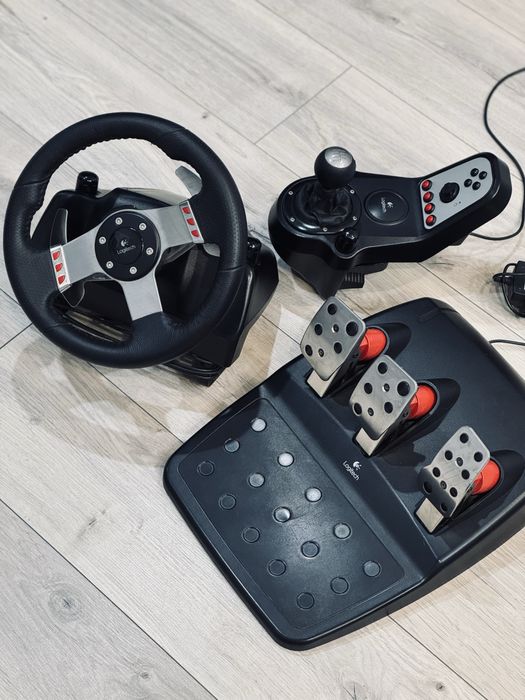 Продам игровой руль Logitech G27