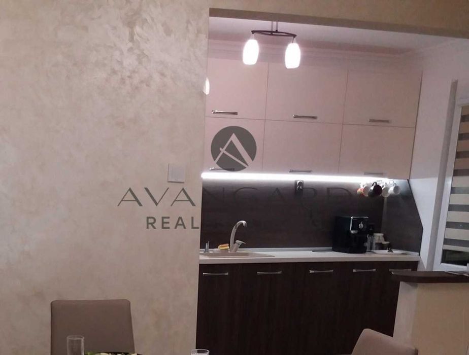 Продава се Многостаен апартамент в Пловдив, Център - 192 кв.м за 2232 €/кв.м - Снимка #1