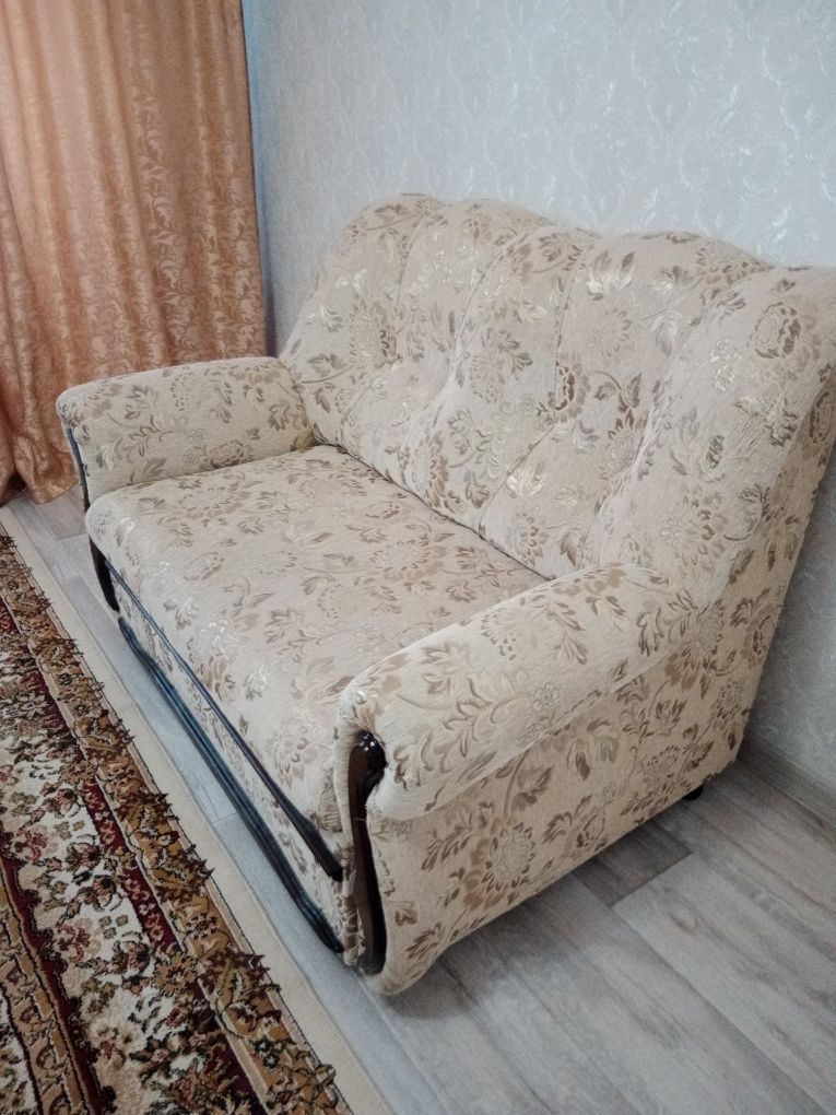 Продается диван подростковый