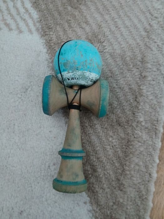 Vând kendama krom pop ruber