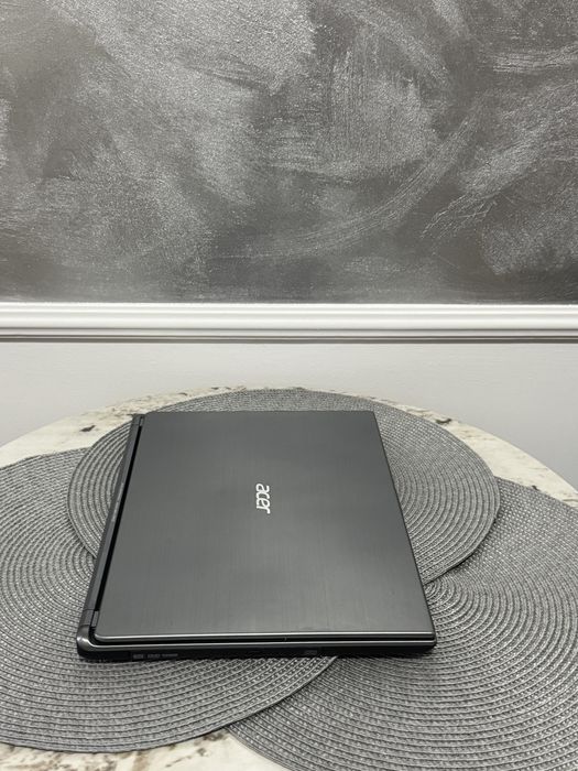 Laptop Acer M5 14” i3 4Gb ram 500 hdd, windows 10 pro.