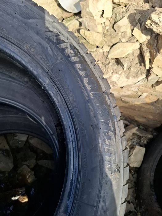 Vand 1 sau 2 anvelope 225 60 18 brigestone de iarna ranflet