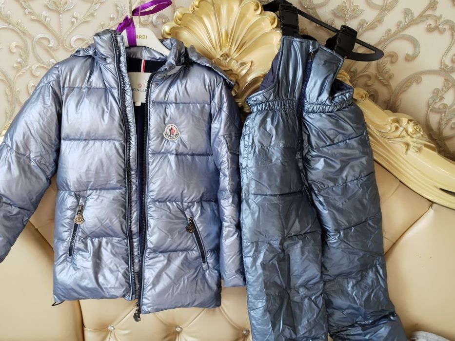 Теплая двойка. Комбинезон и куртка. Бренд. MONCLER. Размер 3.4; 5.6г.