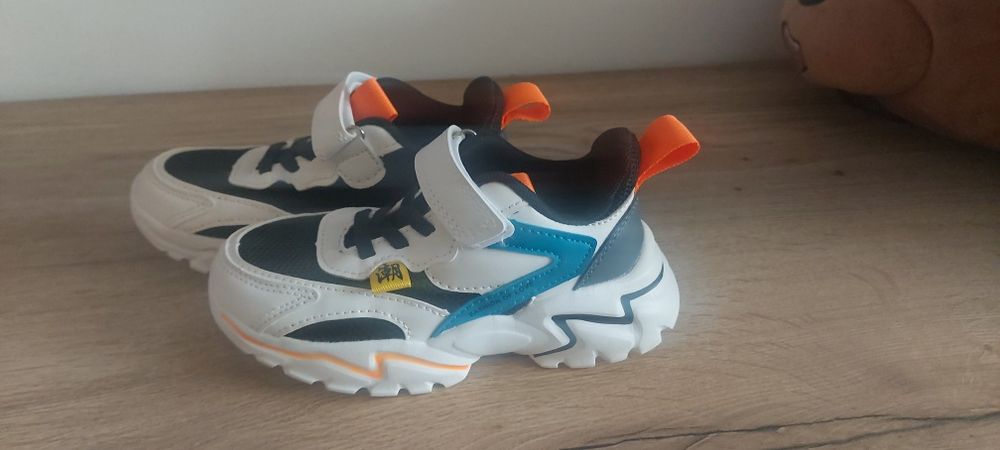 Чисто нови детски маратонки