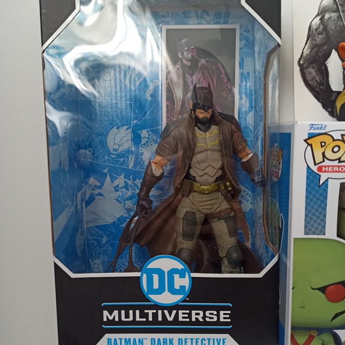 Figurina batman dark detective