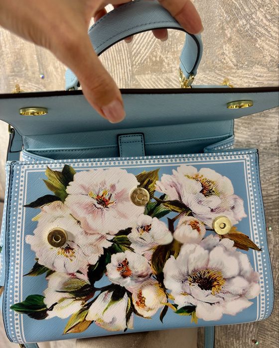 Poseta deosebita cu flori