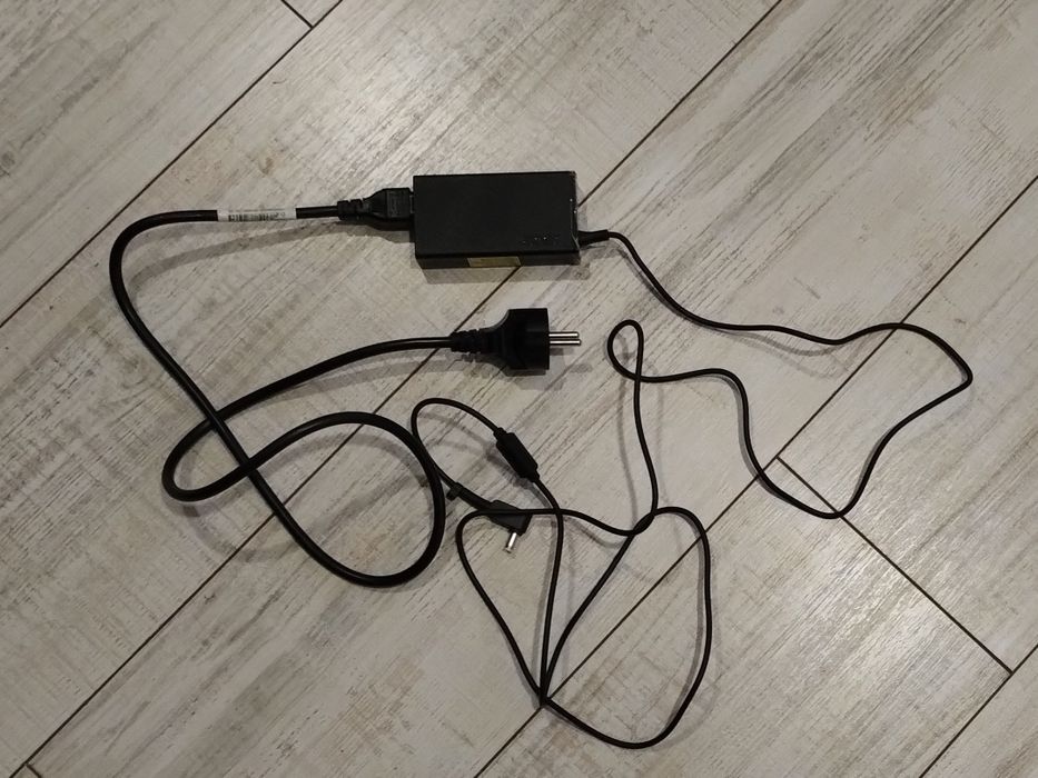 Vând Acer E5-575G-31LP cu placă video dedicată