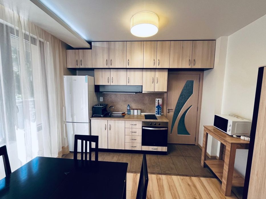 Дава се под наем Двустаен апартамент в Пловдив, Младежки Хълм - 70 кв.м за 449.82 € - Снимка #2