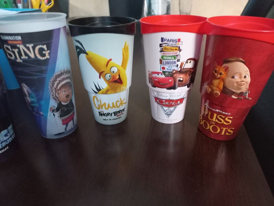Лот пласмасови чаши с герой от филмо