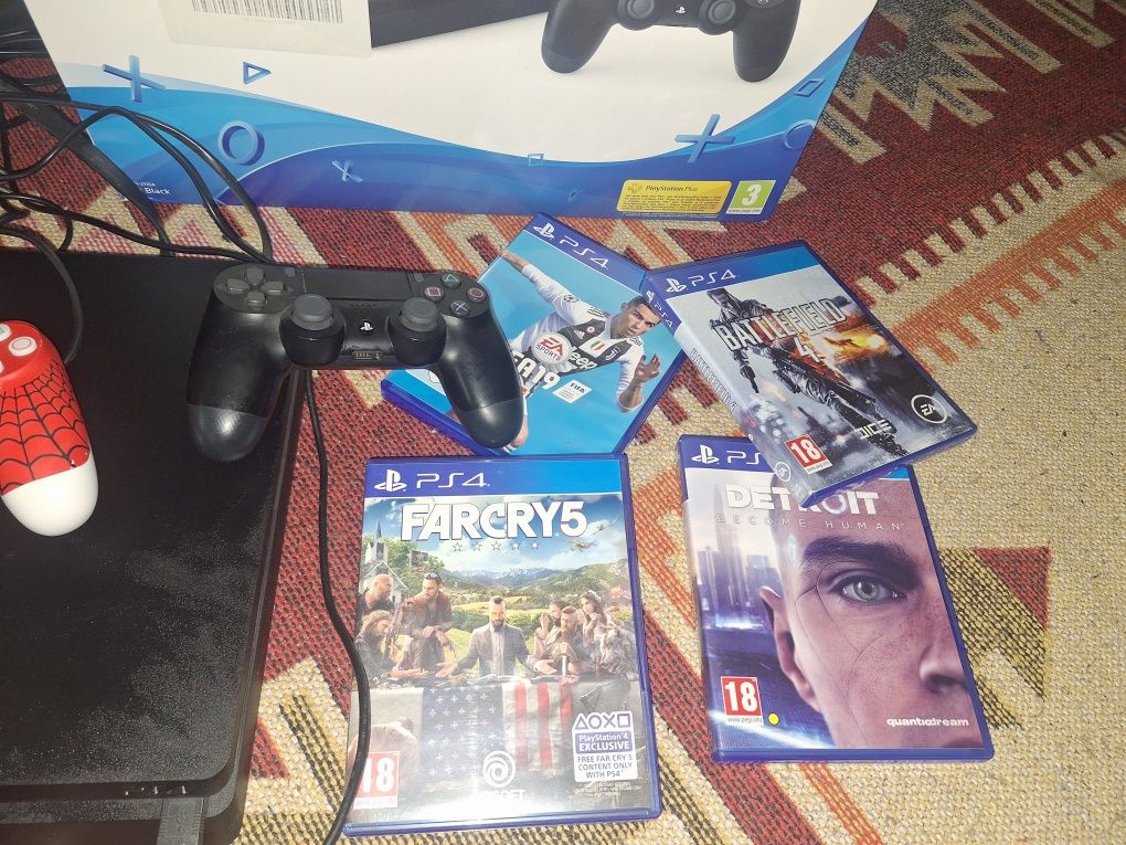 PS 4 cu 2 console +4 jocuri