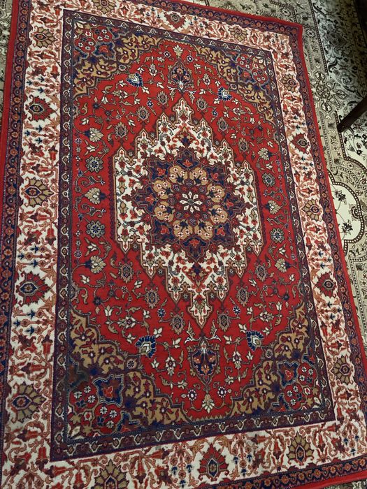 Ковры 2 штуки б/у в очень хорошем состоянии