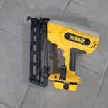 Pistol cuie Dewalt (pentru plinte, blanele, lambriu)