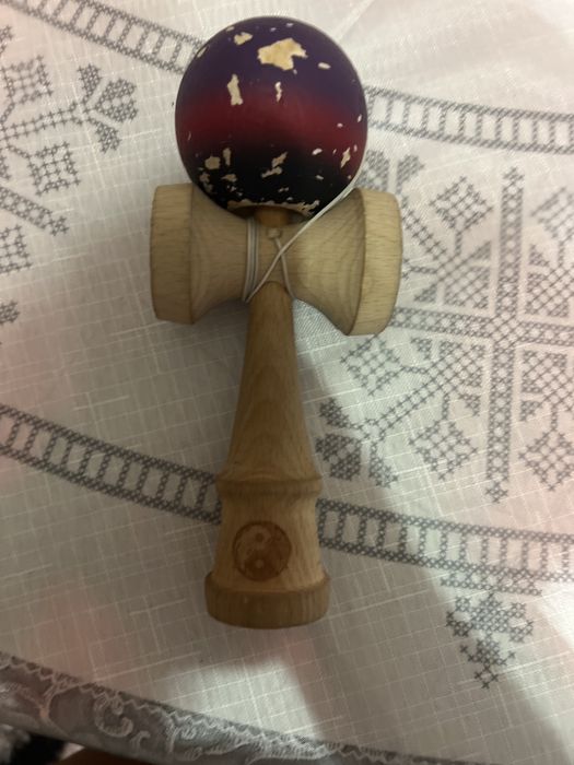 Vand Kendama X la 60 de lei