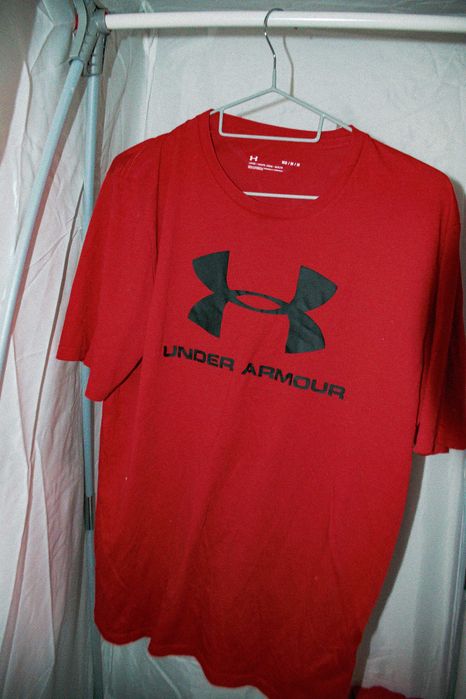 (original)Tricou Under Armour Rosu Mărime M (50lei)
