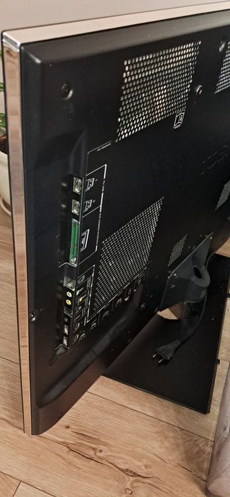 Продавам работещ телевизор Toshiba Regza