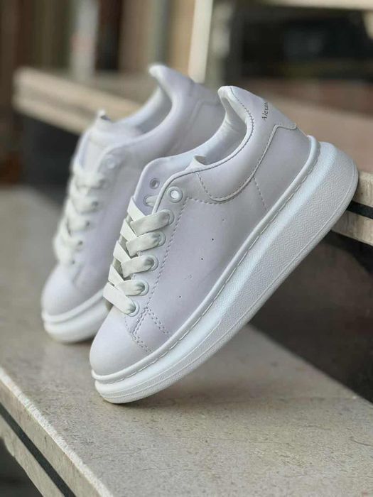 Adidași Mc Queen unisex albi