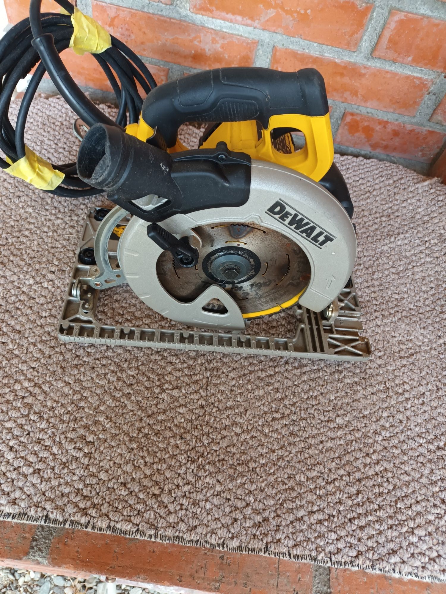 Circular dewalt 1600w