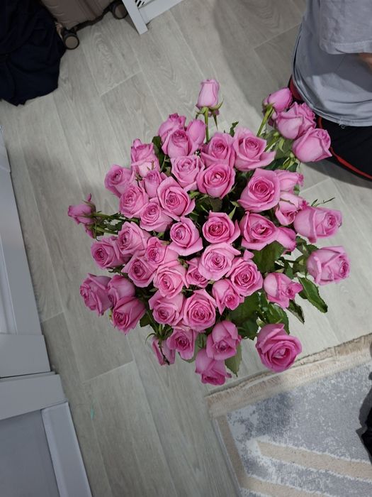 Продаю цветы розовые розы