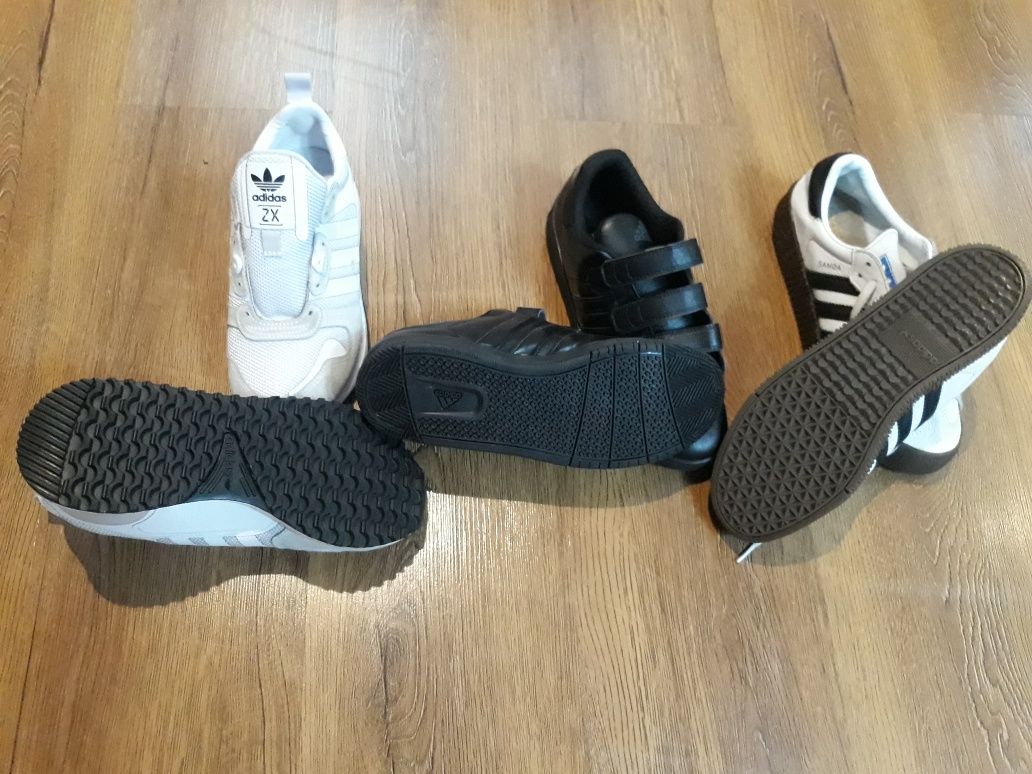 Încălțăminte sport marca Adidas