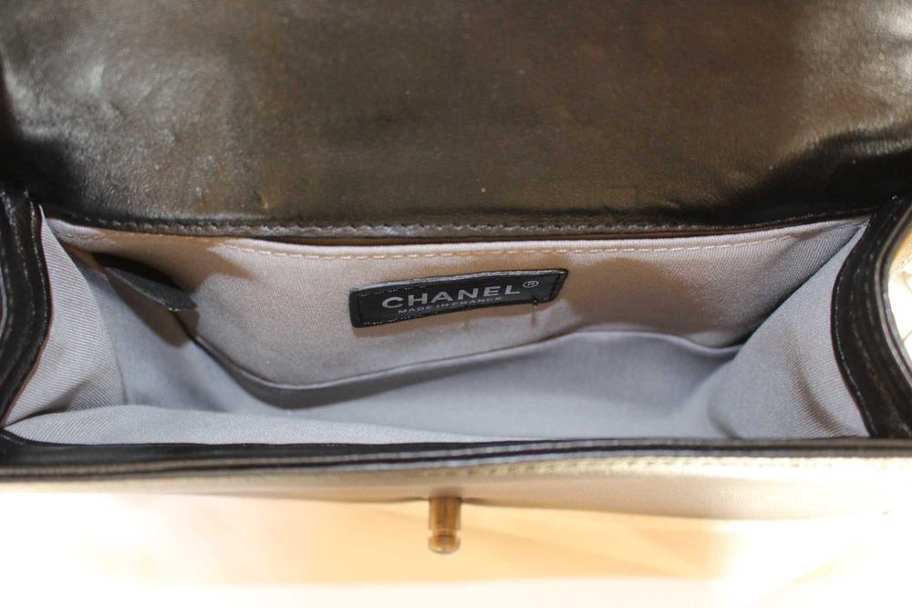 Дамската чанта Chanel Boy