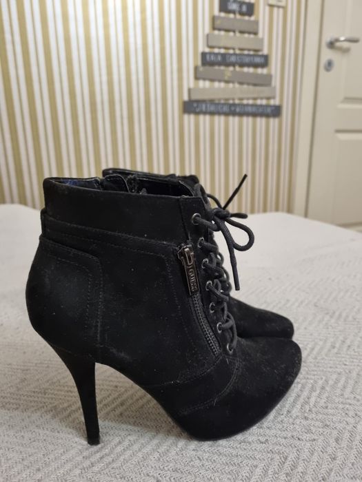 Оригинални боти Guess