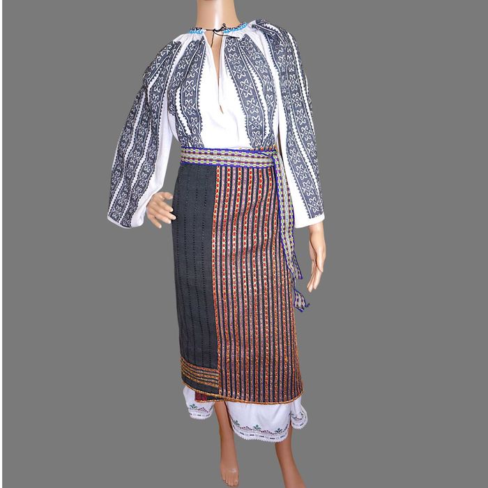 Costum popular autentic vechi din Muntenia, port popular cu fota M-L