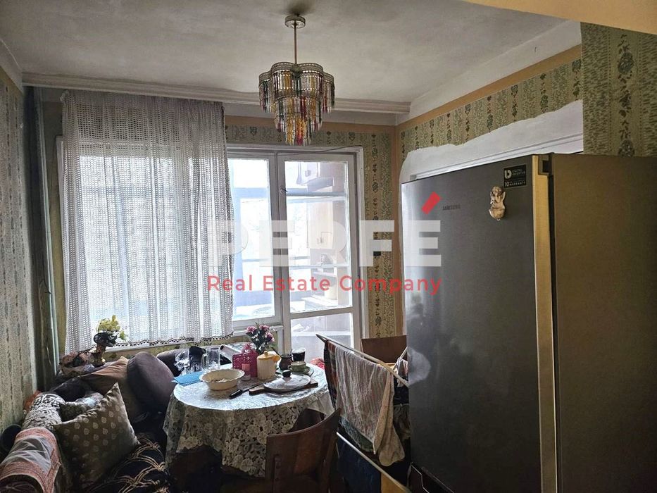 Продава се Четиристаен апартамент в Бургас, Център - 95 кв.м за 2053 €/кв.м - Снимка #4
