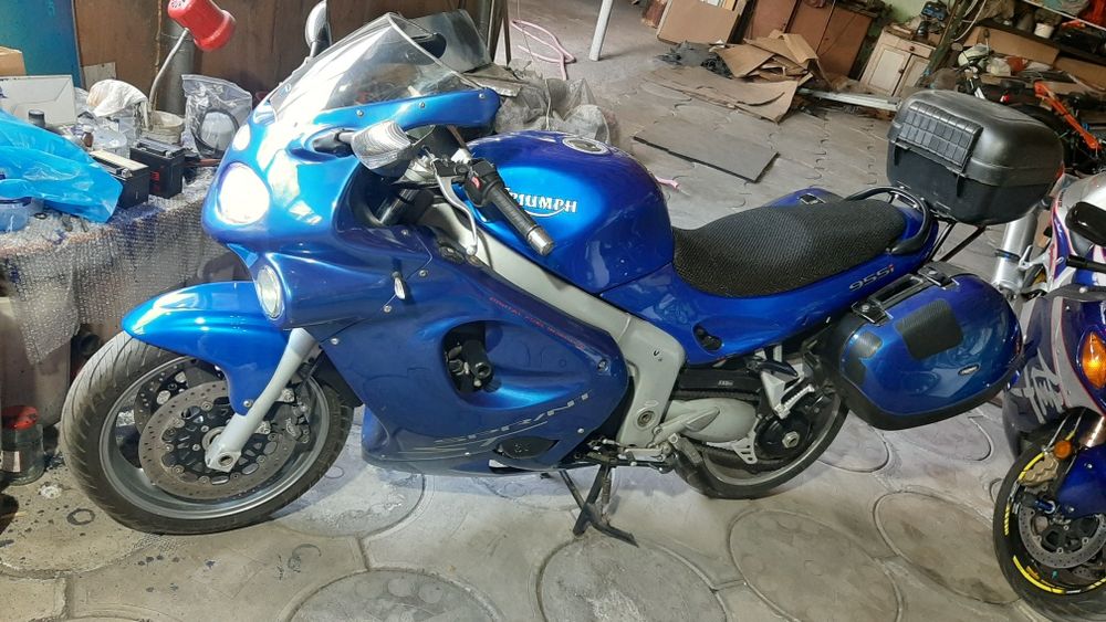 Спорт - Турист, Triumph sprinter 995i 2005 г.