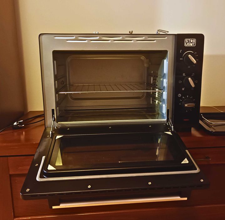 Cuptor electric Star Light cu termostat, convecție și timer, 2000W
