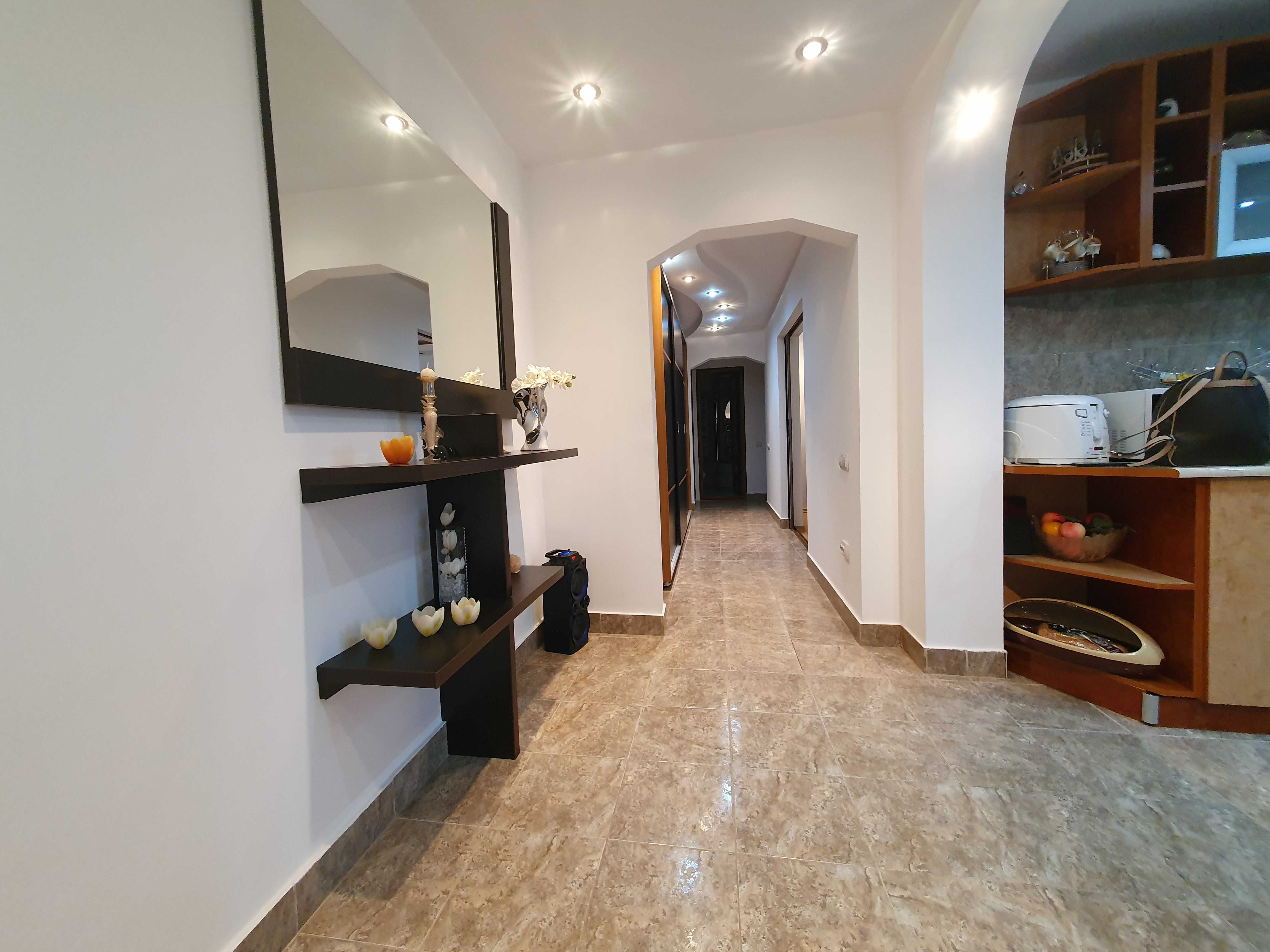 Reducere PRET! Apartament  2 camere,  zona de jos/Onesti