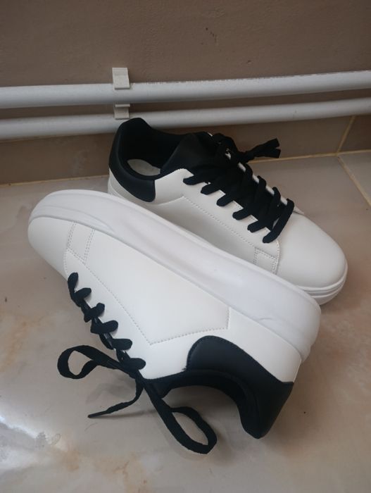 Чисто нови унисекс кецове. Бели и Черни