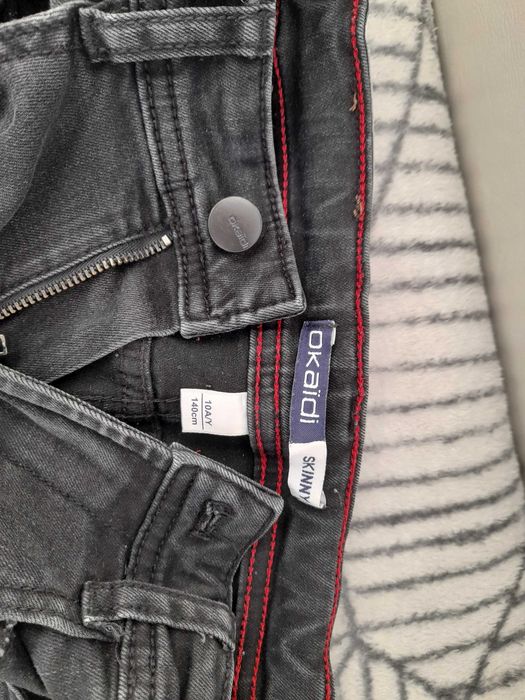 Черни дънки закупени от Okaidi