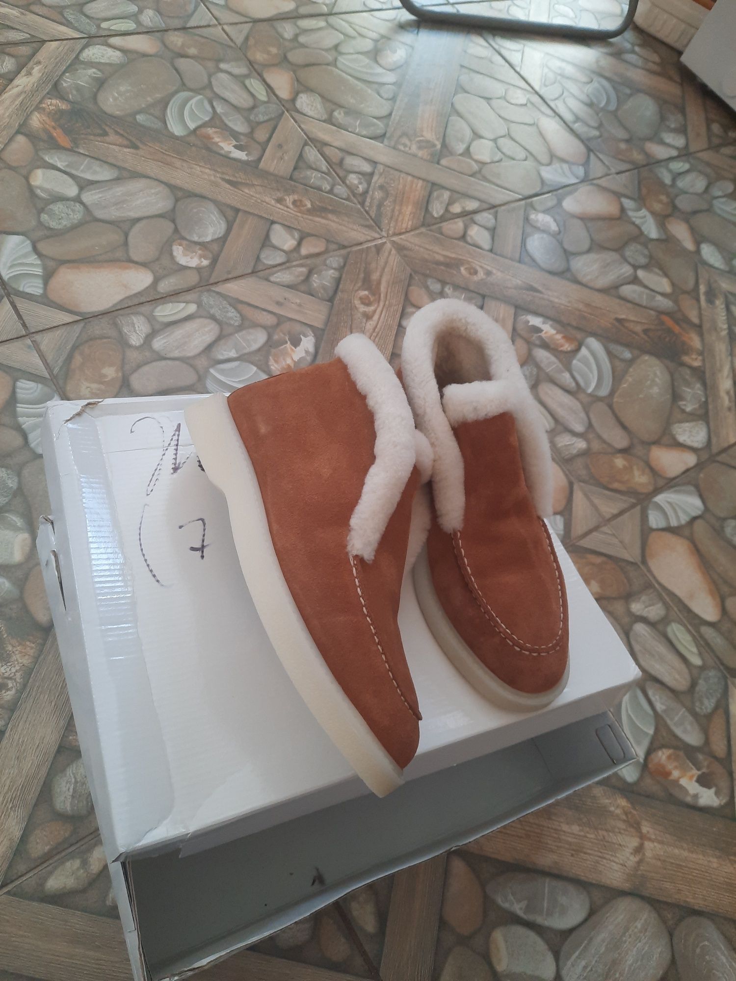 Обувь ботинки зимние замшевые натуралка  заказывала с Турции