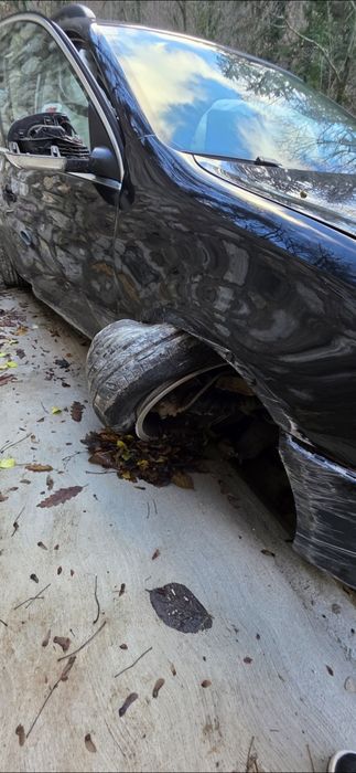 Vând VW Golf VI 2012 break 1.6 TDI 2012(AVARIATĂ)(Piese)(Dezmembrări)